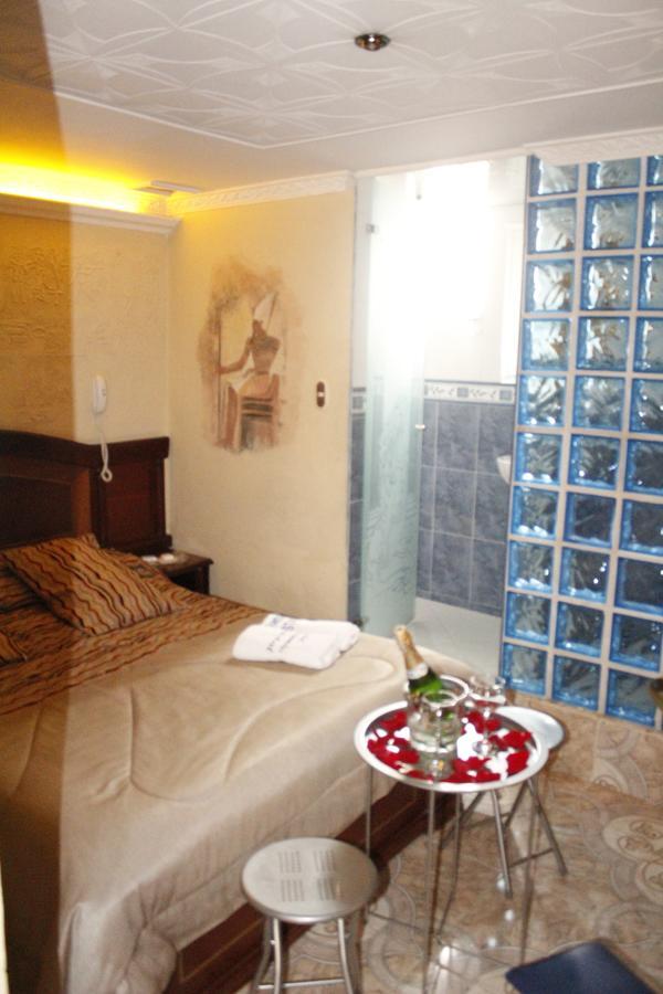 Motel Piramides De Cristal Bogotá Zewnętrze zdjęcie